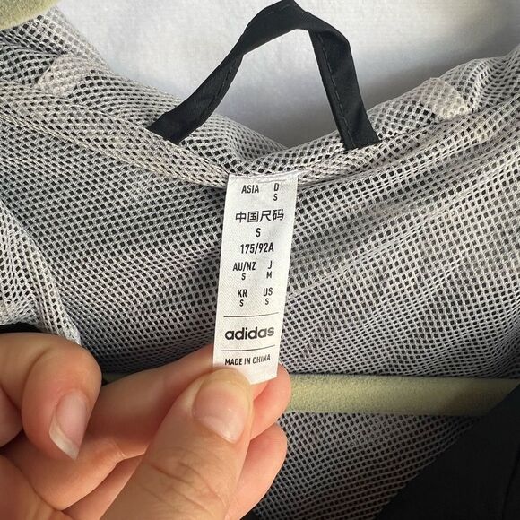 Adidas FIFA Women’s World Cup 2023 Wind Breaker size Small (oversized) - Picture 5 of 6